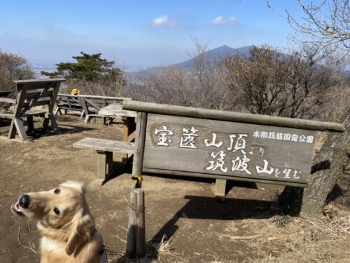 宝篋山頂より筑波山を望む