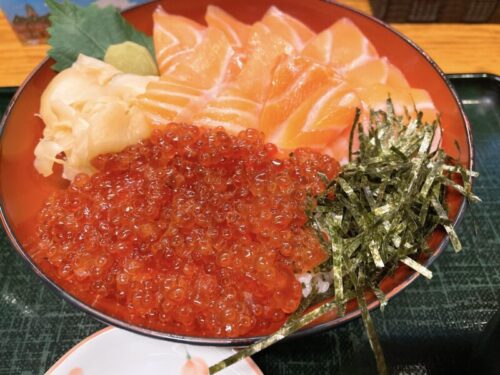 サーモンいくら丼